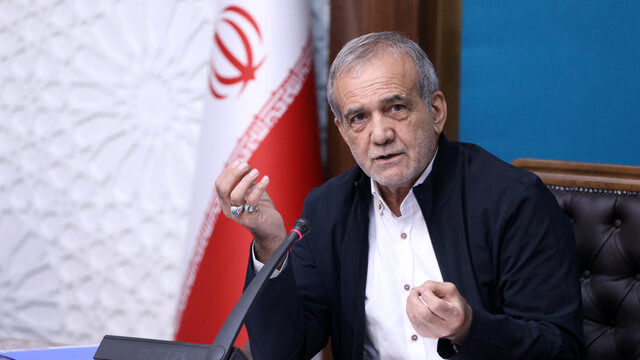 پزشکیان: مشکل آب کشور با نسخه‌نویسی حل نمی‌شود | تولید 7 هزار مگاوات برق خورشیدی در دستور کار دولت