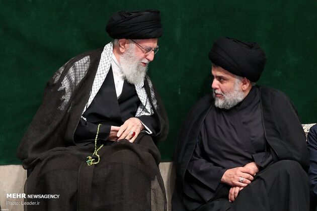 عزاداری شب عاشورا در حسینیه امام خمینی با حضور رهبری، قاسم سلیمانی، مقتدی صدر، احمدی‌نژاد