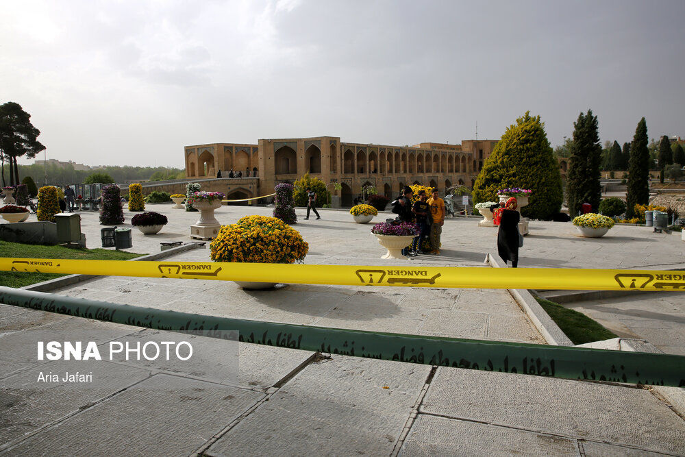 تصاویر| عبور شهروندان اصفهانی از نوار زرد! 