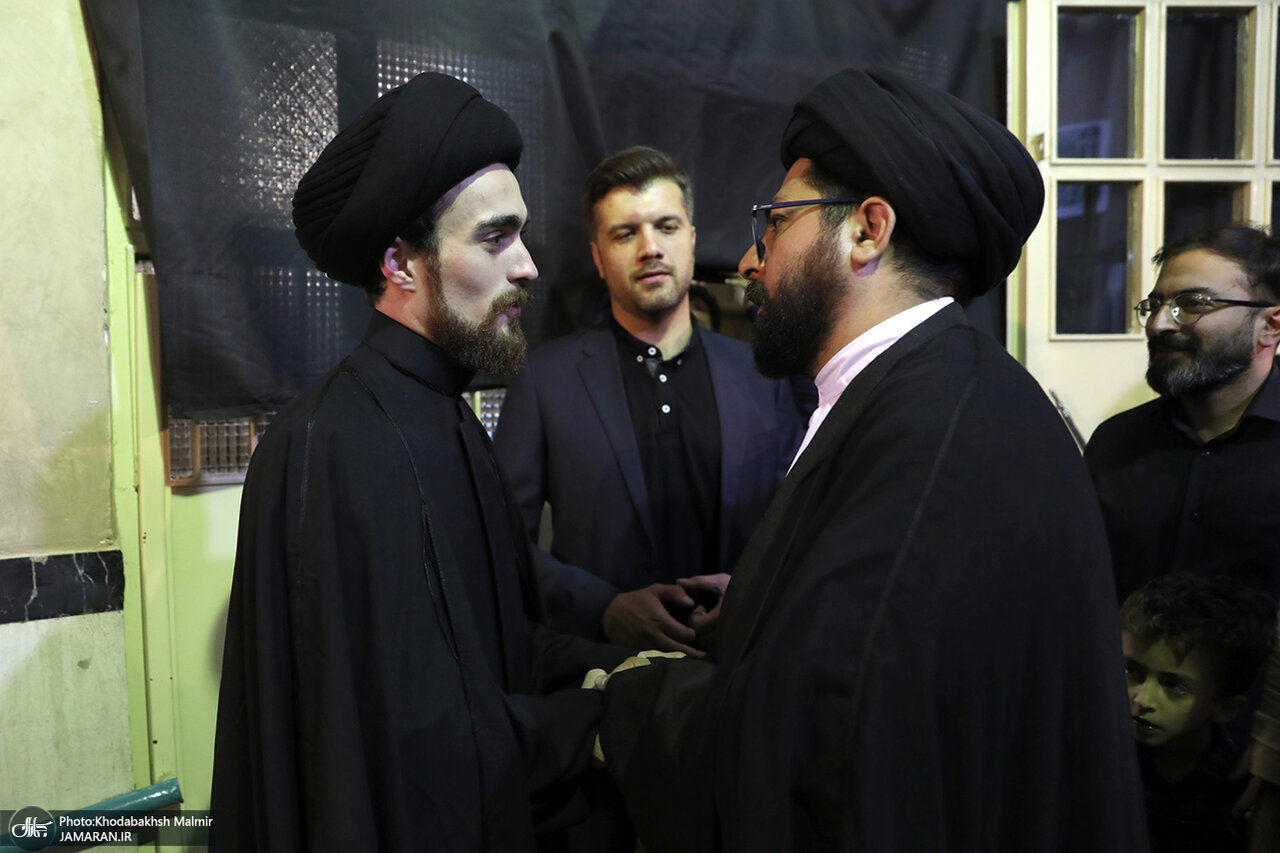 فرزند سید حسن خمینی در مراسم ختم مادربزرگش/ معاون پزشکیان هم آمد/ محسن هاشمی هم بود+ تصاویر