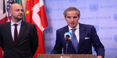 دستان اروپا روی ماشه؛ پشت پرده لغو همزمان مذاکرات ایران با آمریکا و تروئیکای اروپایی/ آیا گروسی علیه تهران تبانی کرده است؟