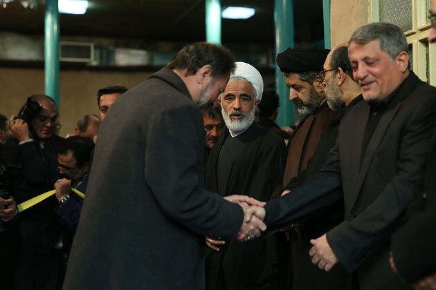 وداع مسئولان با پیکر آیت الله هاشمی در حسینیه جماران