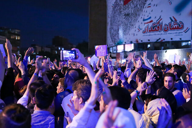 جشن و شادی مردم تهران برای پیروزی حسن روحانی