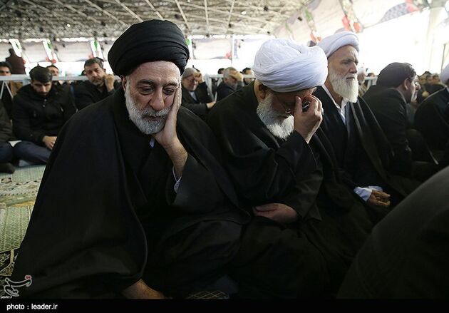 اقامه نماز بر پیکر آیت الله هاشمی رفسنجانی توسط مقام معظم رهبری
