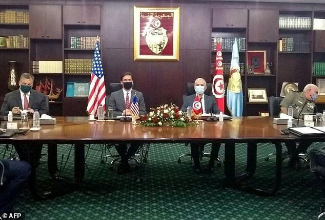 ورود وزیر دفاع آمریکا به تونس