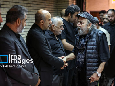تصاویر|همدردی بازیگران با محسن تنابنده در مراسم بزرگداشت برادرزاده‌اش