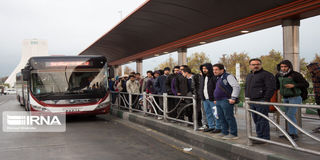 تأخیر، ازدحام و سکوت مسئولان؛ تصویر واقعی حمل‌ونقل پایتخت | شهروندان در صف اتوبوس جا می‌مانند، شهرداری از ظرفیت‌ها می‌گوید   