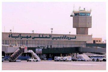 عکسی از تندیس والرین در ورودی فرودگاه مهرآباد
