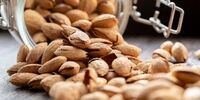 بادام برای این افراد خطرناک است