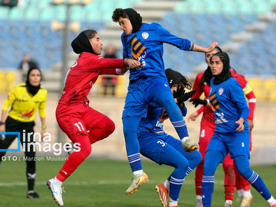 تصاویر| جدال دختران در مستطیل سبز