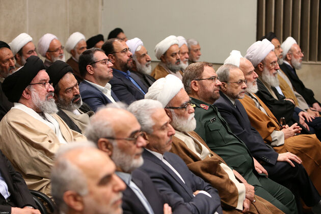 تصاویر دیدار مسئولان نظام، مهمانان کنفرانس وحدت و سفرای کشورهای اسلامی با رهبری