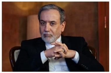 بازدید عراقچی از ساختمان تخریب شده وزارت خارجه +  عکس
