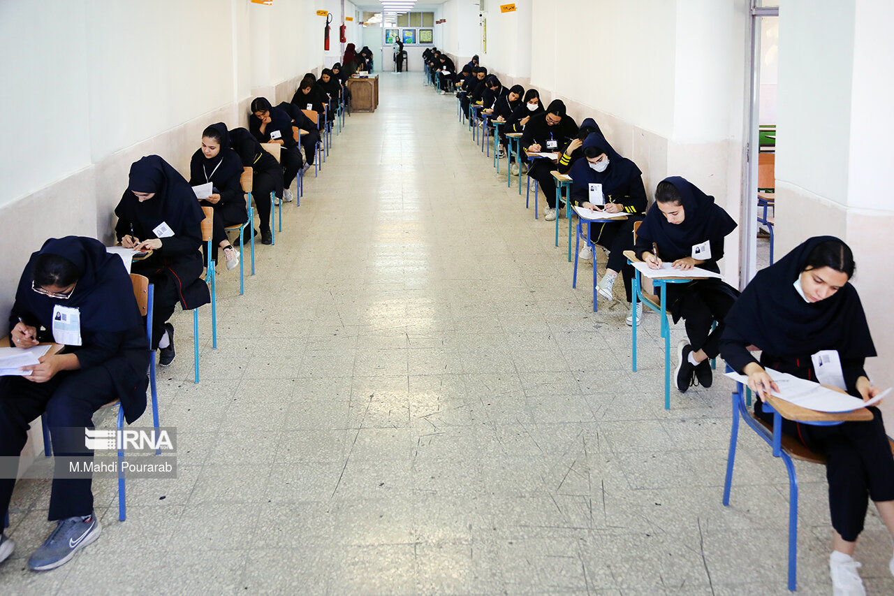 این دانش‌آموزان با شناسنامه امتحان می‌دهند