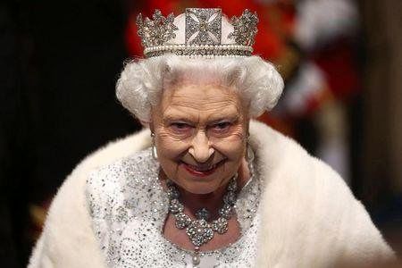بستری شدن ملکه انگلیس در بیمارستان/ حال او وخیم است؟