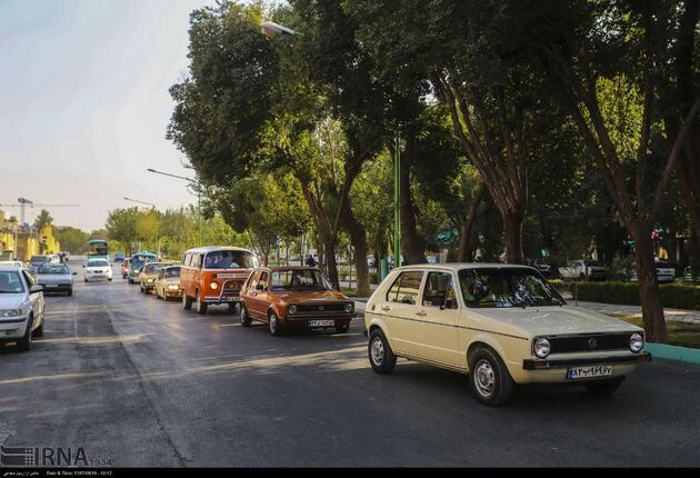 همایش خودروهای کلاسیک در میدان نقش جهان
