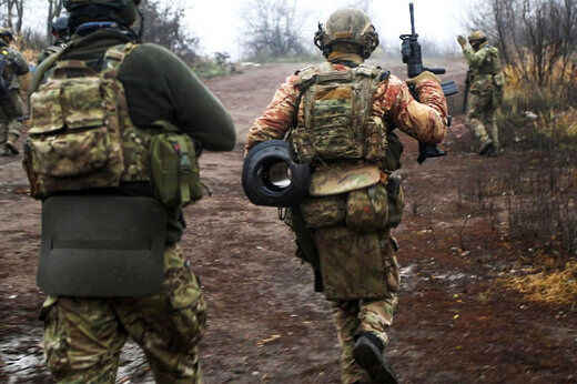 لحظه تلخ تیرباران یک اوکراینی توسط سربازان روس+ فیلم