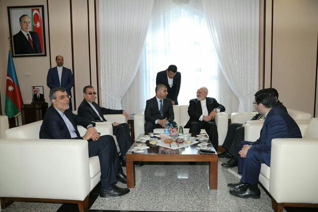 ورود ظریف به فرودگاه نخجوان