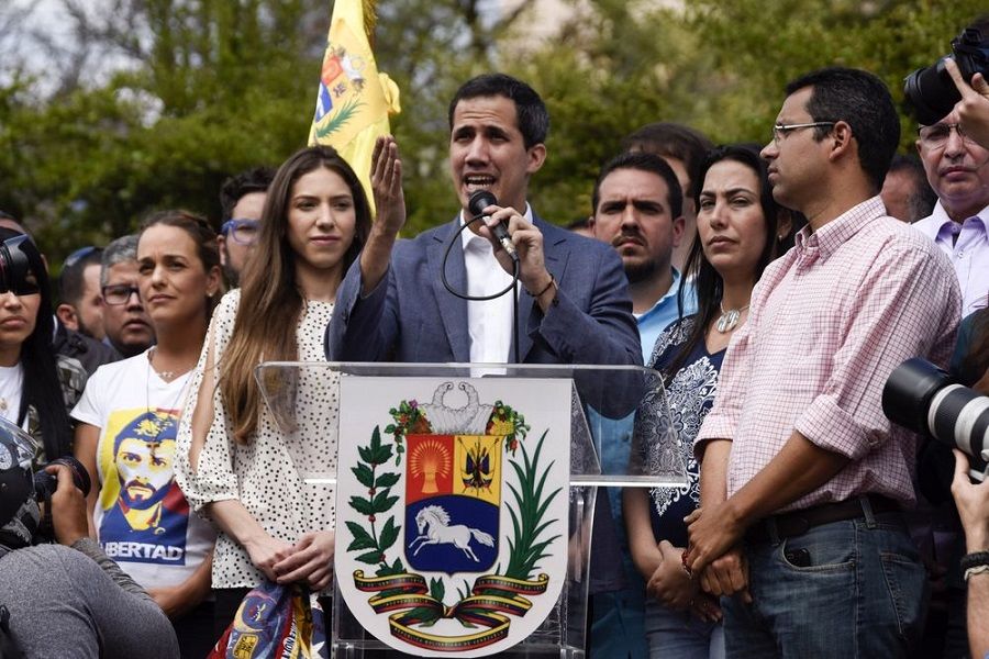 کاخ سفید پول‌های بلوکه شده ونزوئلا را به حساب گوایدو منتقل کرد
