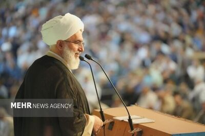 امام جمعه تهران: نباید فراموش کنیم که «جنگ» موضوع نخست کشور است/ باید تمام توجه‌مان به مقابله با دشمن باشد 