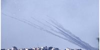 آتش گرفتن یک انبار در غزه پس از حمله موشکی شدید