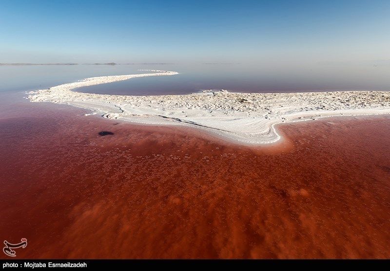 ماجرای موجود عجیب در دریاچه ارومیه