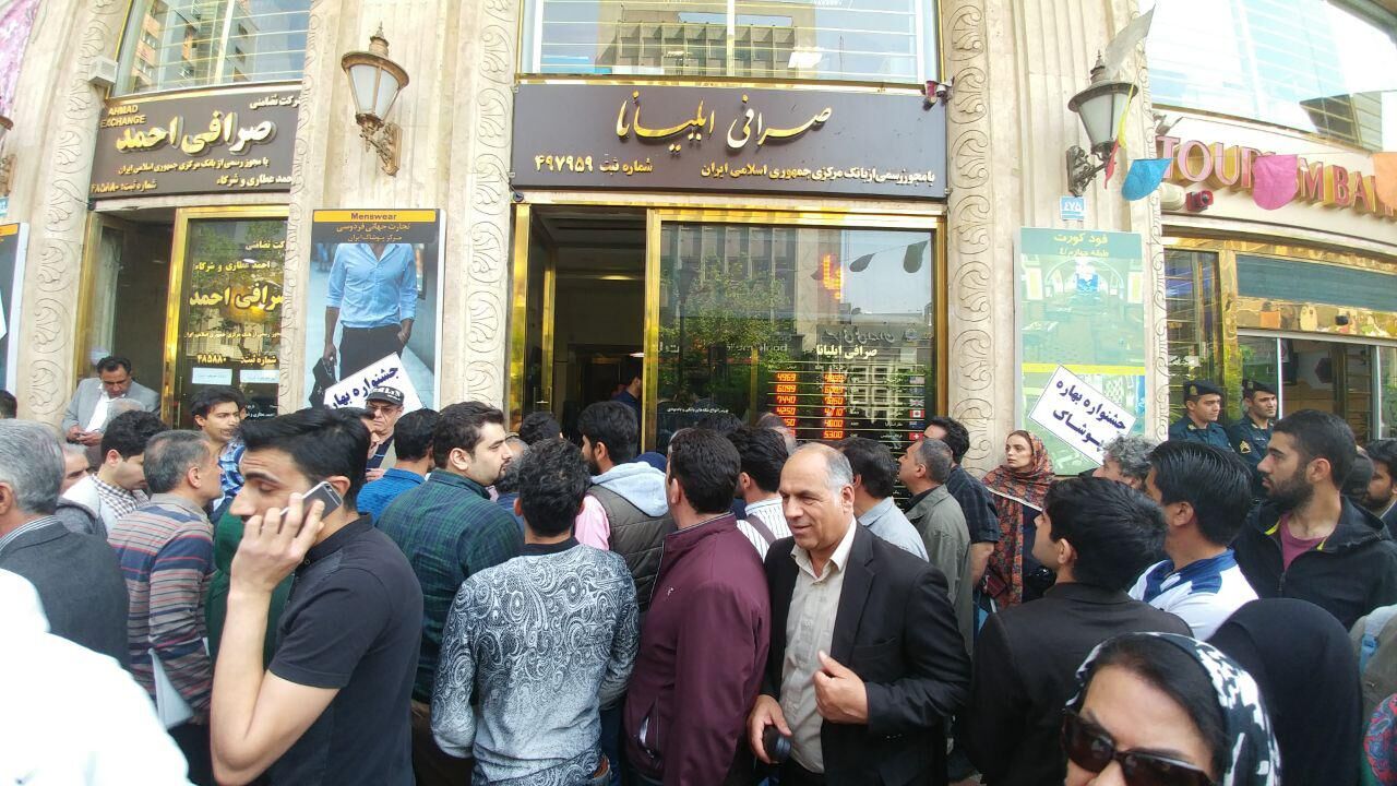 هجوم خریداران به بازار دلار /قیمت طلا و سکه صعودی شد 