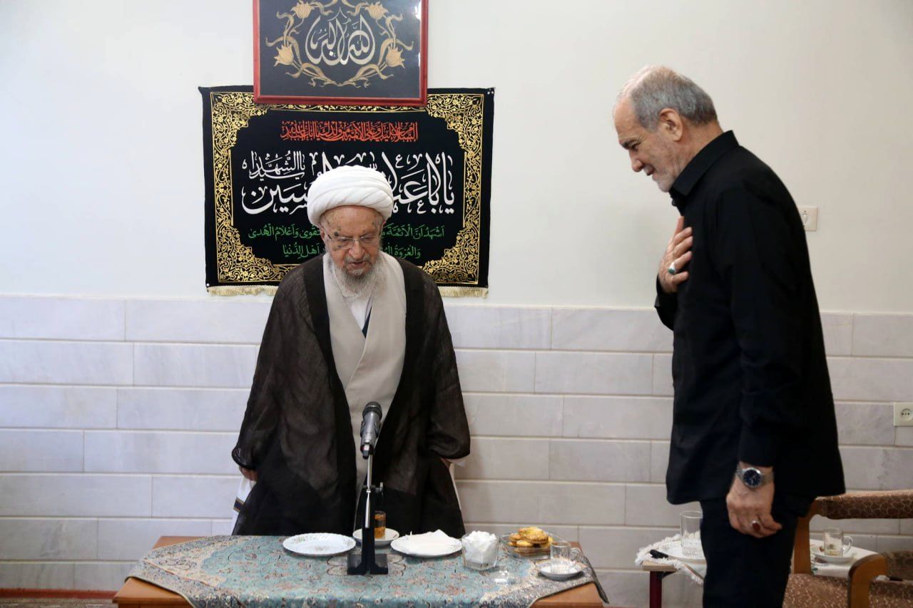 دیدار پزشکیان با آیتالله مکارم شیرازی + عکس