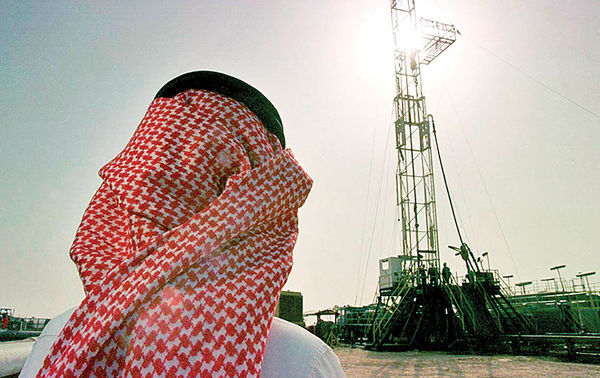 تلاش عربستان برای جلوگیری از سقوط آزاد نفت خام؛ آیا کاهش تولید 700هزار بشکه‌ای جواب می‌دهد؟