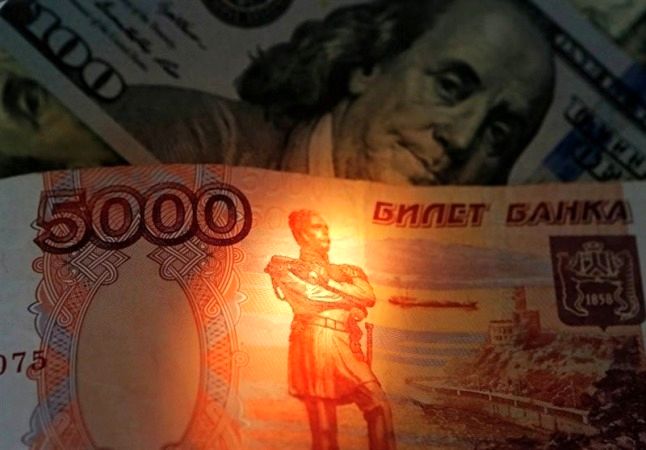 روسیه دلار را از معاملات تسلیحاتی حذف کرد