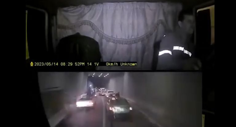 توقف مرگبار در تونل، عروسی را به عزا تبدیل کرد / مهمانان زیر کامیون له شدند + فیلم