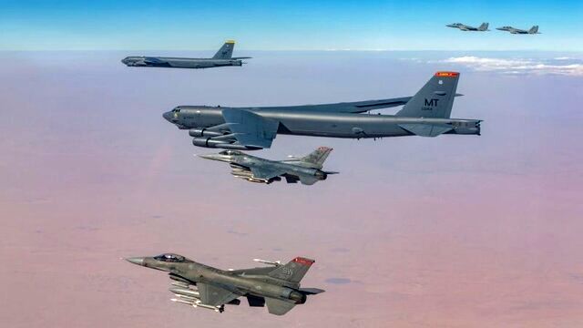 تمرین مشترک جنگنده‌های عربستانی با بمب‌افکن‌های آمریکایی