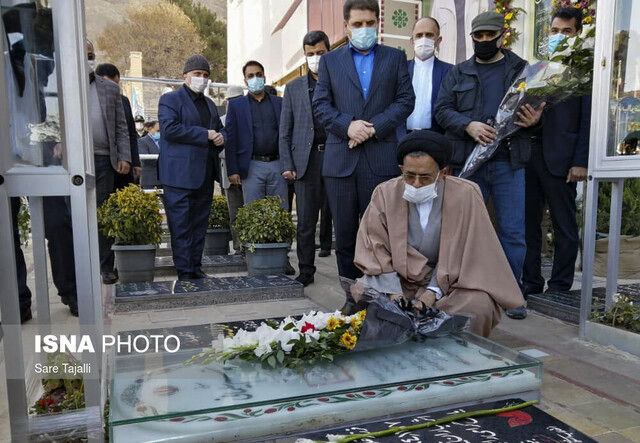 ادای احترام وزیر اطلاعات به مقام شامخ سپهبد شهید سلیمانی+ تصاویر