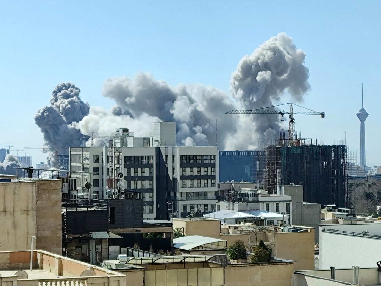 نخستین تصاویر از حملات امروز یکشنبه اسرائیل و آمریکا به تهران