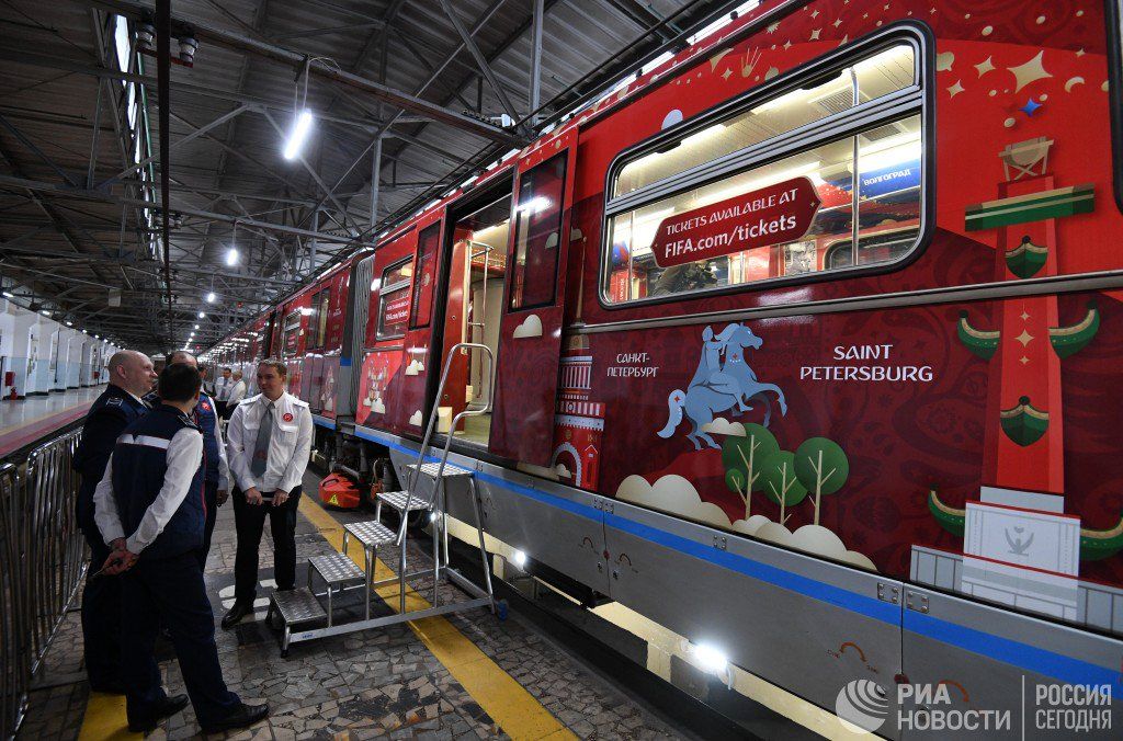 متروهای مسکو به استقبال از جام جهانی رفتند +عکس