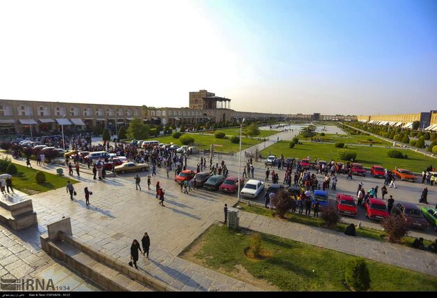 همایش خودروهای کلاسیک در میدان نقش جهان