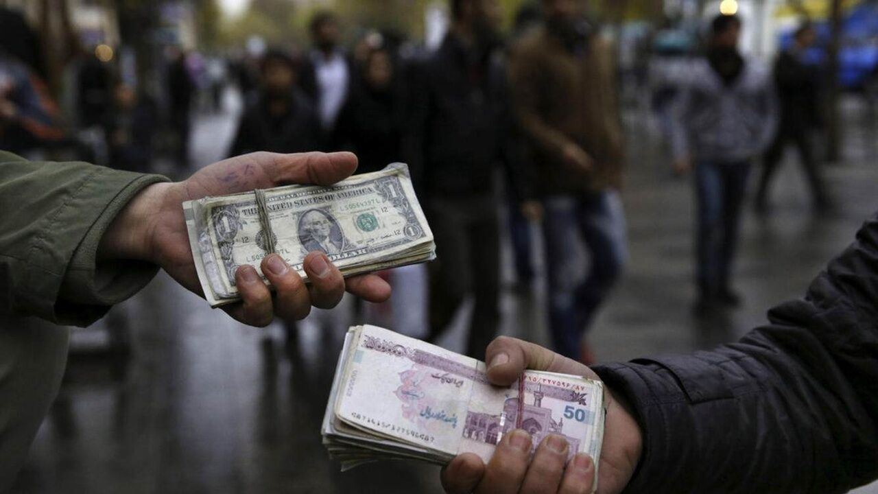 نزول شبانه قیمت دلار /پیش بینی بازار ارز 14 فروردین