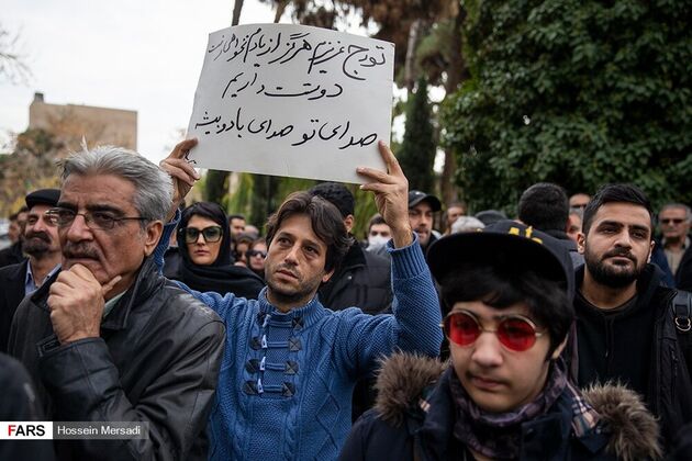 تصاویر هنرمندان در مراسم تشییع «تورج شعبانخانی»