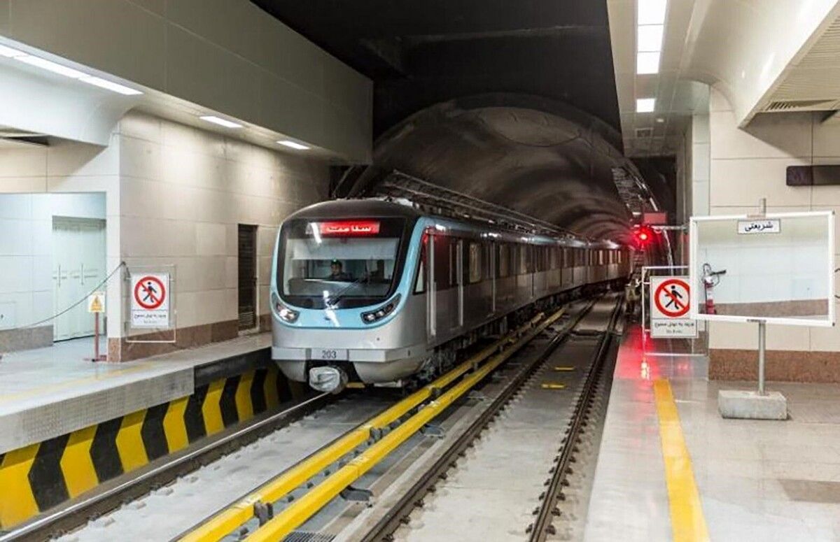 مشخصات مسافران متروی مشهد روی مانیتور + عکس