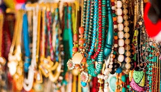 بهترین سوغات مشهد چیست؟ راهنمای خرید زعفران، خشکبار و سنگ‌های قیمتی