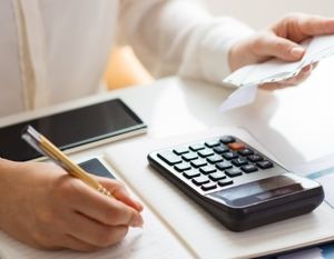 سیاست‌های حمایتی مانند افزایش حقوق، سطح رفاه را بالا می‌برد؟ | دل‌انگیزان: مسئله امروز یک کارگر صرفا تورم نیست؛ مسئله بقا است