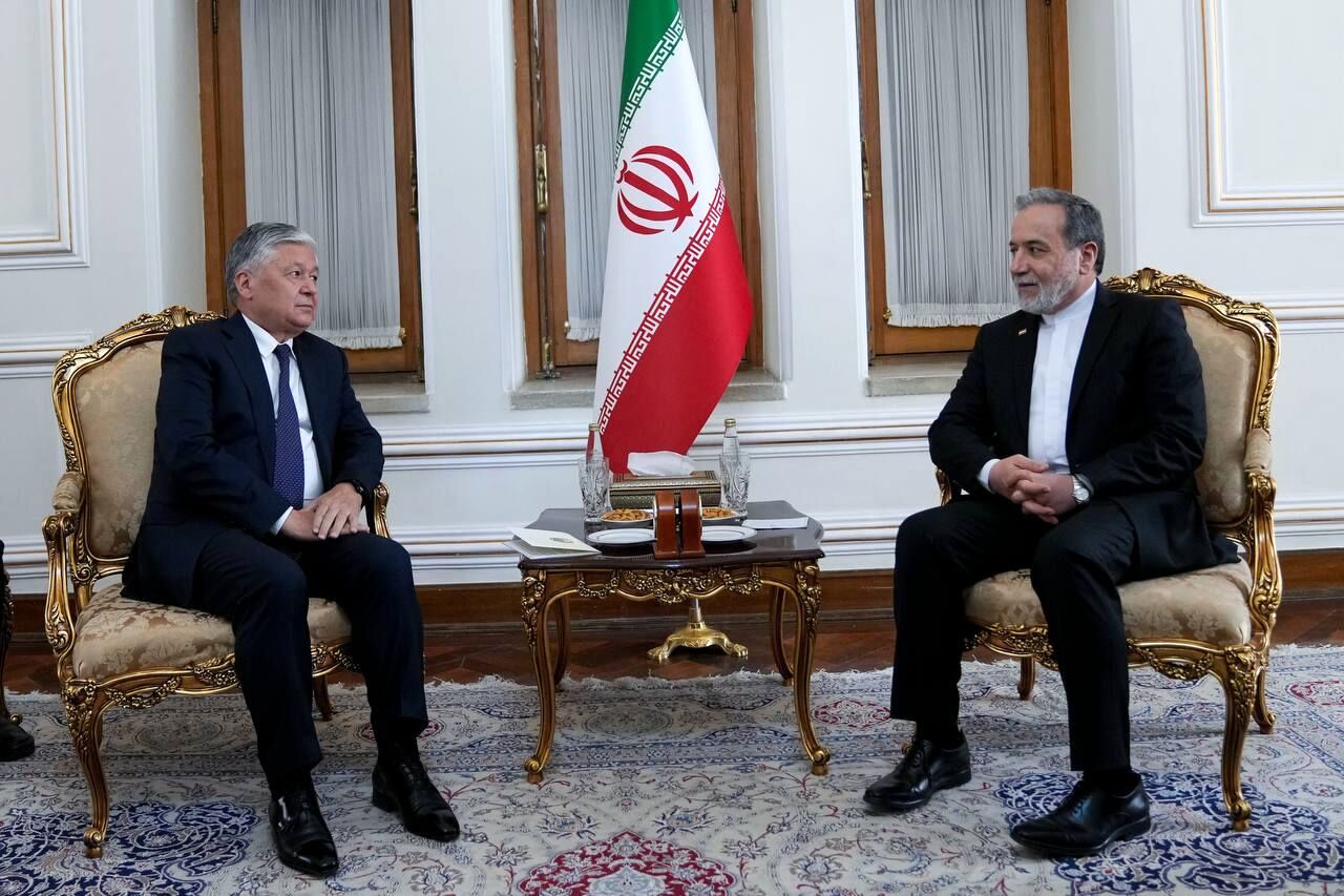 دیدار دیپلمات ارشد ازبکستان با عراقچی