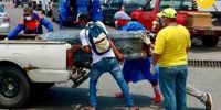 کرونا در اکوادور؛ حمل تابوت‌ها روی خودروها +فیلم