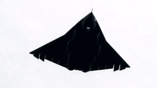 کاهش شکاف نظامی میان پکن - واشنگتن / جنگنده نسل ششم چین به میدان آمد / این جنگنده بدون دُم است و 3موتور دارد