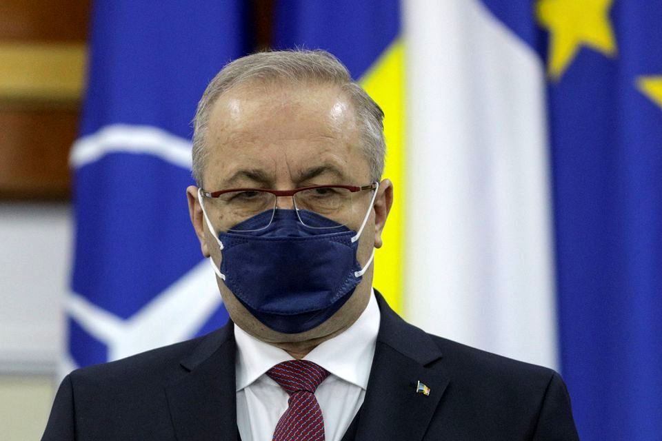 وزیر دفاع رومانی استعفا کرد/ علت استعفا؟