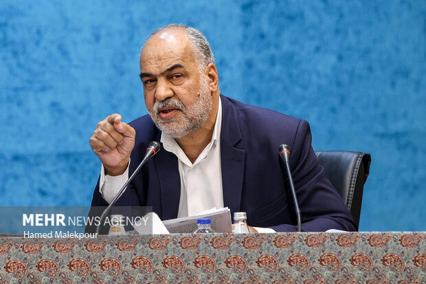 نماینده مجلس: اگر مسئولان قادر به رفع مشکلات آب نیستند، حداقل بگویند مردم دعای باران بخوانند