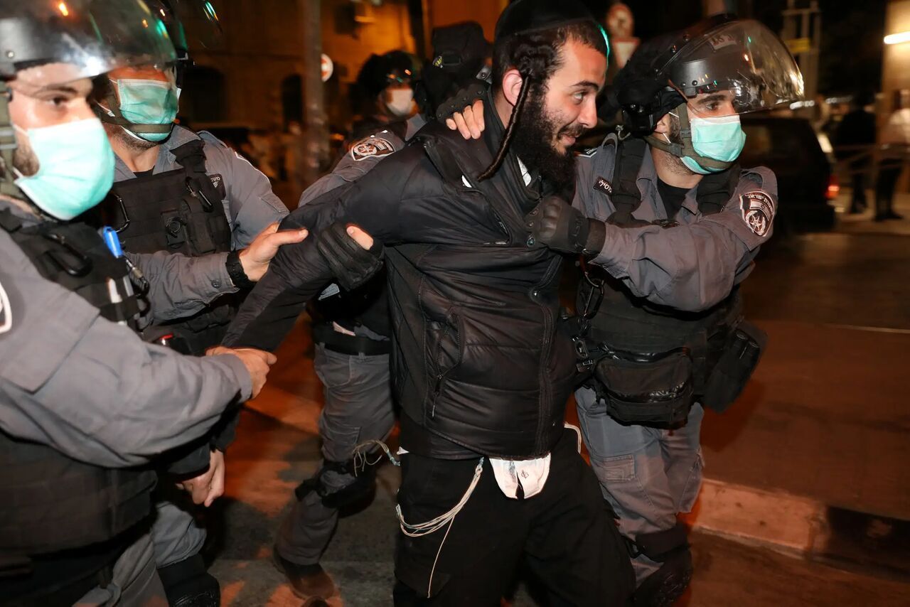 درگیری پلیس اسرائیل و معترضان در تل‌آویو / تداوم درخواست برای کناره‌گیری نتانیاهو