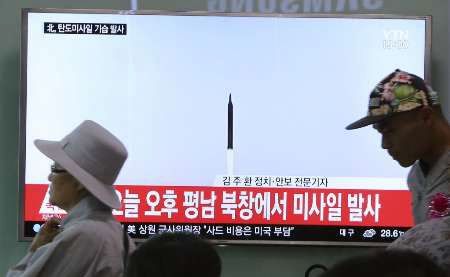 عبور موشک بالستیک کره شمالی از آسمان ژاپن / دولت از مردم خواست به پناهگاه بروند