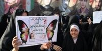 تصاویر دیدنی و پلاکاردهایی با شعارهای جالب در تجمع حجاب+عکس ها