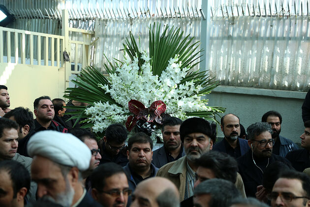 وداع مسئولان با پیکر آیت الله هاشمی در حسینیه جماران