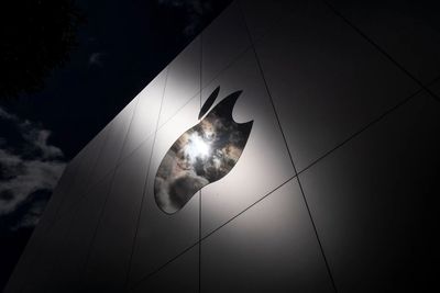 دولت آمریکا از اپل شکایت کرد / آیفون داران خوشحال شدند 2
